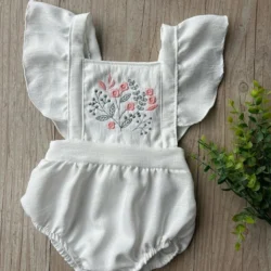 Jardineira romper florzinha