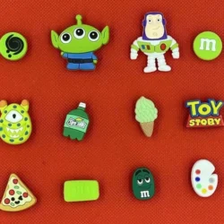 Kit Com 12 Jibbitz Toy Story