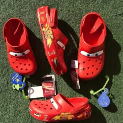 Crocs relâmpago mcqueen